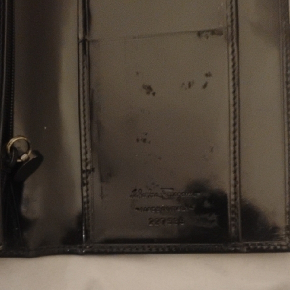 Salvatore Ferragamo Black Leather Wallet with Silver Accent - Picture 4 of 10